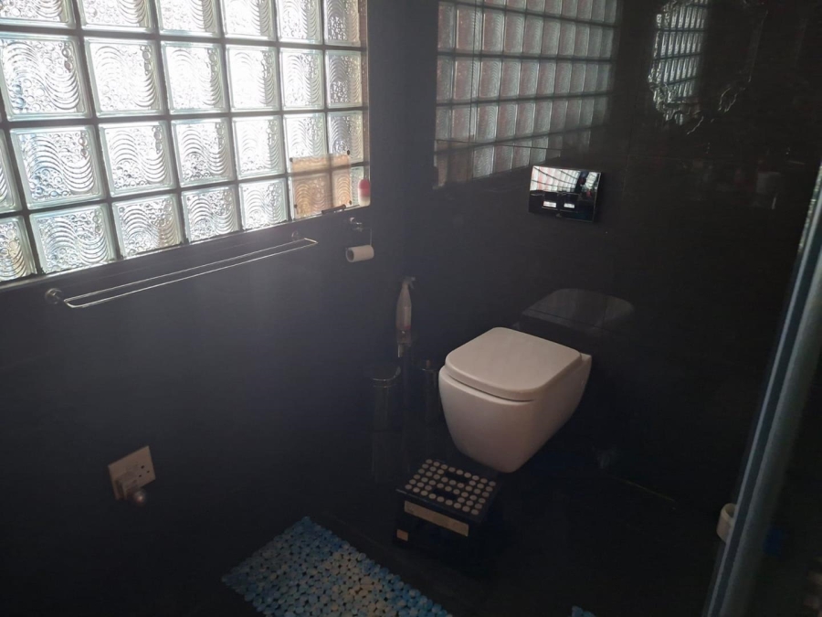 5 Bedroom Property for Sale in Protea Heights Western Cape